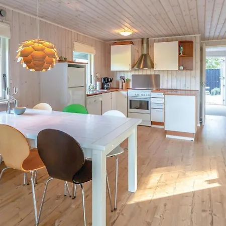 Ferienhaus Three-bedroom In Asperup